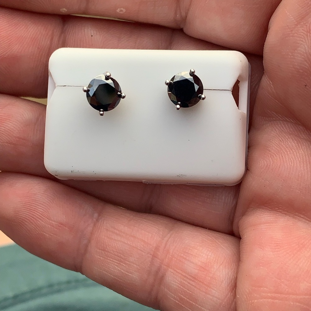 Elegant Black Stud Earrings genuine moissonite